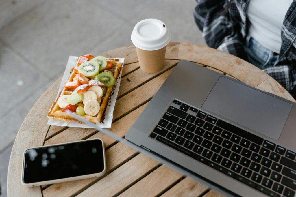 A realistic 22 month old toddler daily routine ending with a late-night dinner and blogging work after bedtime